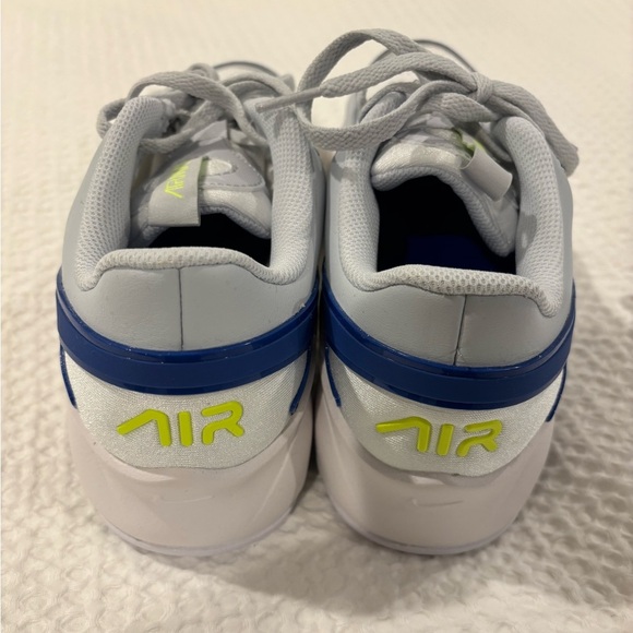 Nike Boys Airmax Sneakers Size 6Y - Picture 3 of 4